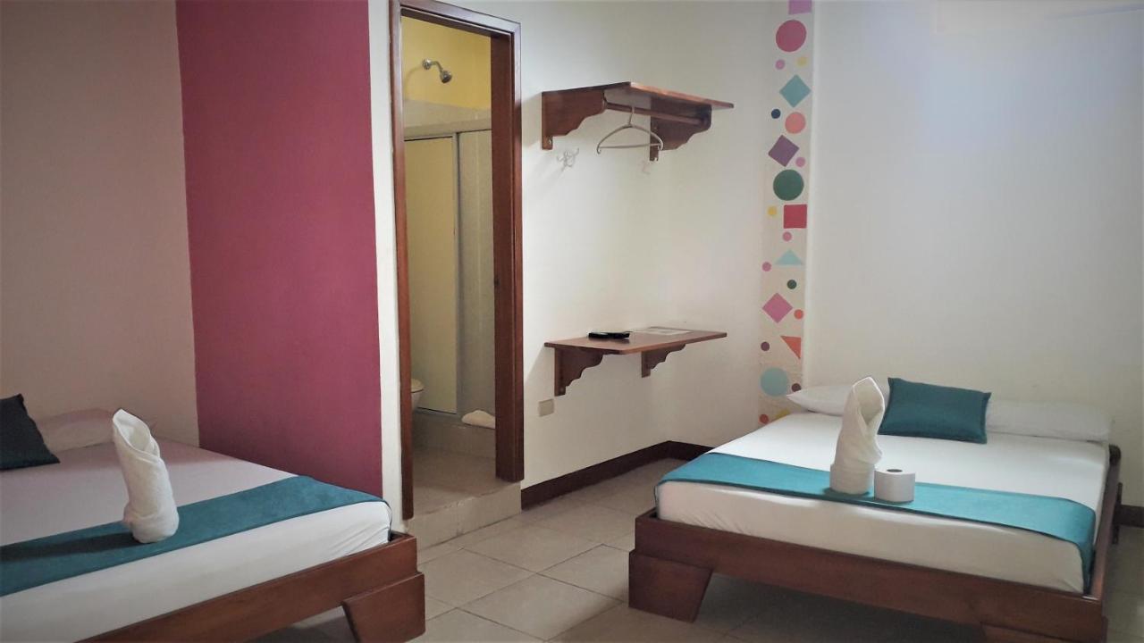 פורטו איורה Hostal El Pinzon מראה חיצוני תמונה